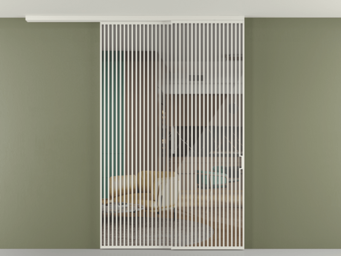 Перегородка Формато вдоль стены на потолок 2 створки с синхронным механизмом АЛПР 040.06 Алюминий Белый Рефлективное прозрачное стекло "Стопсол", калёное. Скрытый короб БЕЛ Цена 517360 ₽ 1. Полотно 2 шт. (800/2100 мм)
2. Комплект установки раздвижной системы
3. Базовый комплект фурнитуры
4.Ручка Рондо. Фабрика дверей Волховец 8 (800) 551 43 19 Перегородка Формато вдоль стены на потолок 2 створки с синхронным механизмом АЛПР 040.06 Алюминий Белый Рефлективное прозрачное стекло "Стопсол", калёное Цена 517360 ₽ | Volhovec