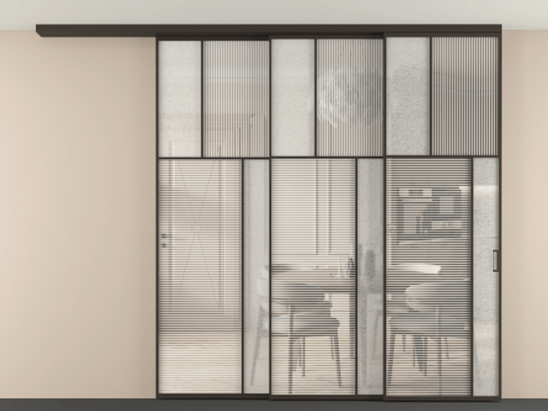 Перегородка Мозаик вдоль стены на потолок 3 створки с синхронным механизмом АЛПР 041.23 Алюминий антрацит Рифлёное стекло "Дюна", триплекс, 6 мм + Фактурное стекло "Лёд", триплекс. Цена 522520 ₽ . Фабрика дверей Волховец 8 (800) 551 43 19 Перегородка Мозаик вдоль стены на потолок 3 створки с синхронным механизмом АЛПР 041.23 Алюминий антрацит Рифлёное стекло "Дюна", триплекс, 6 мм + Фактурное стекло "Лёд", триплекс Цена 522520 ₽ | Volhovec